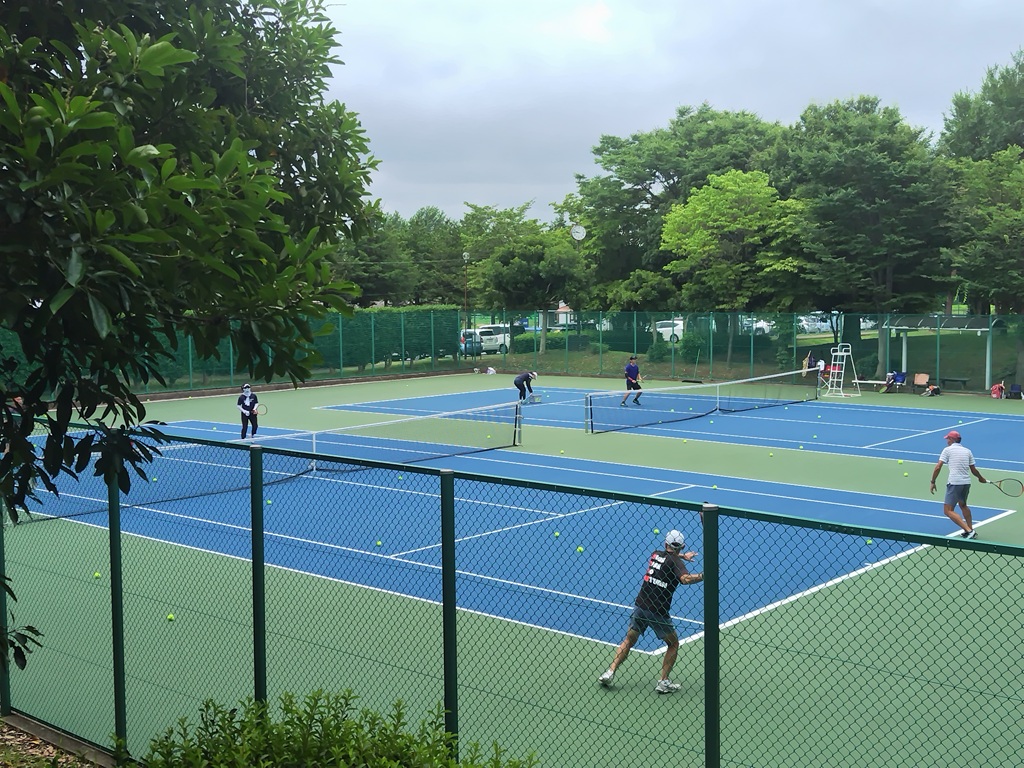 羽成公園のテニスコート