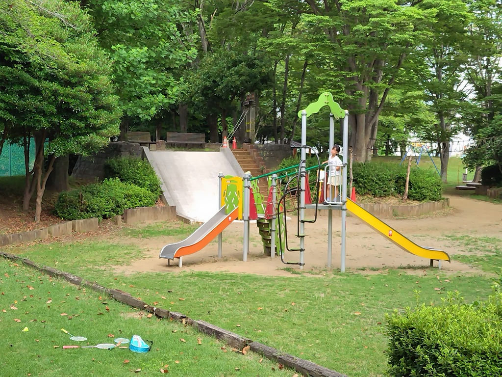 羽成公園の遊具エリア